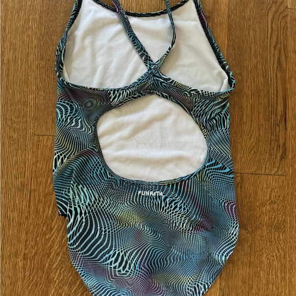 Funkita Ladies Diamond Back swimsuit- endurance fabric size 30 US, Aussie 8 - Picture 4 of 7